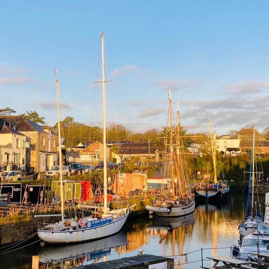 Hotel Stunning Yacht Sea Lion in Charlestown Harbour, Cornwall Exterior foto